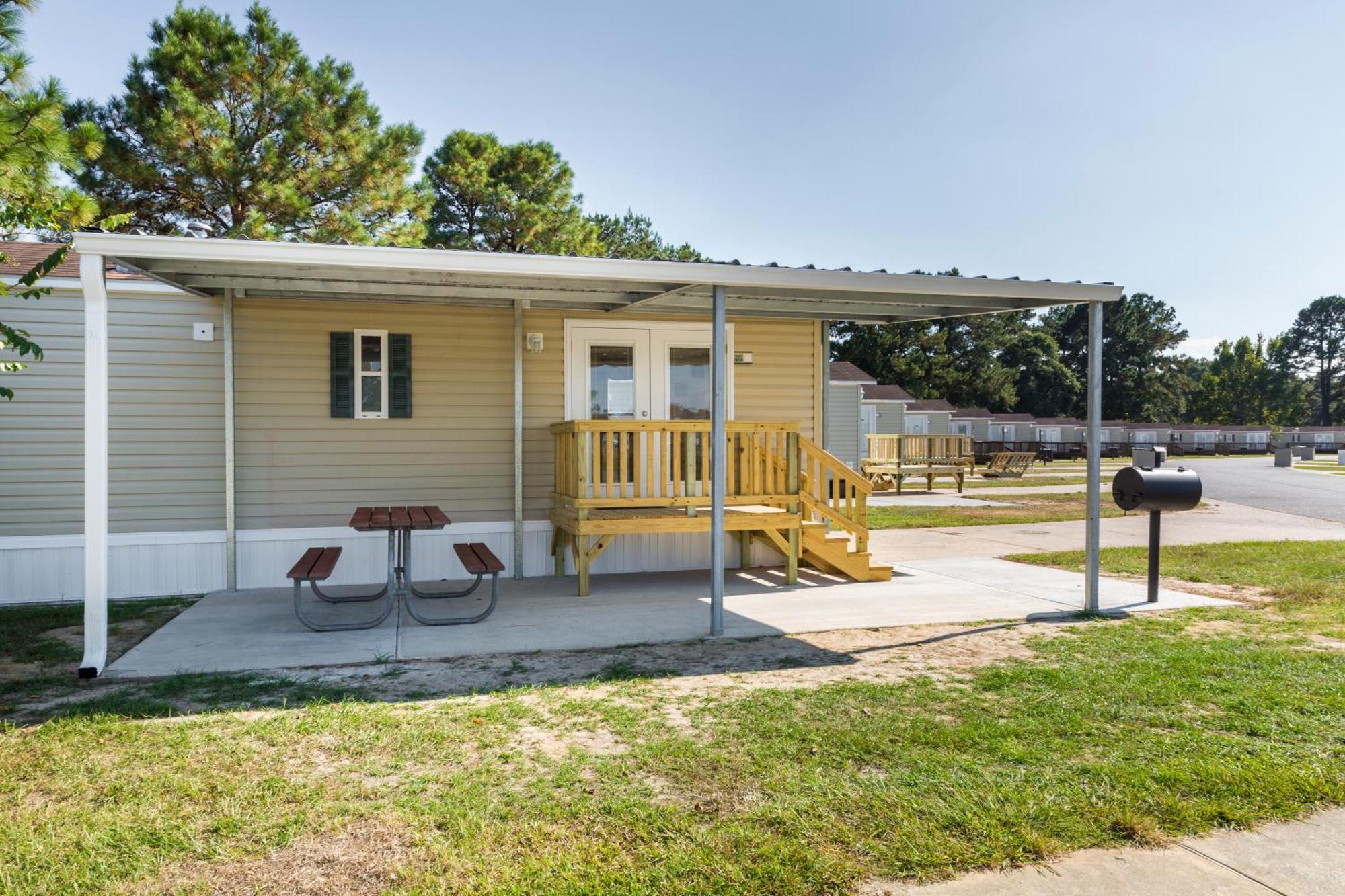 Red Shoes Rv Park And Chalets Kinder Exterior photo